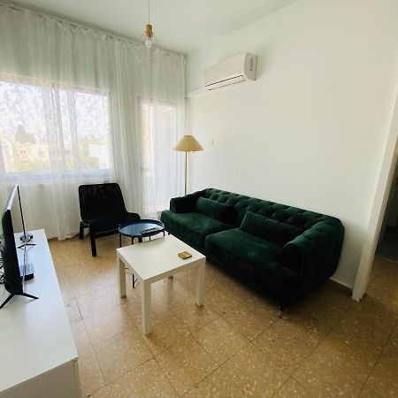 Simple One Bedroom Flat In Engomi Exteriör bild