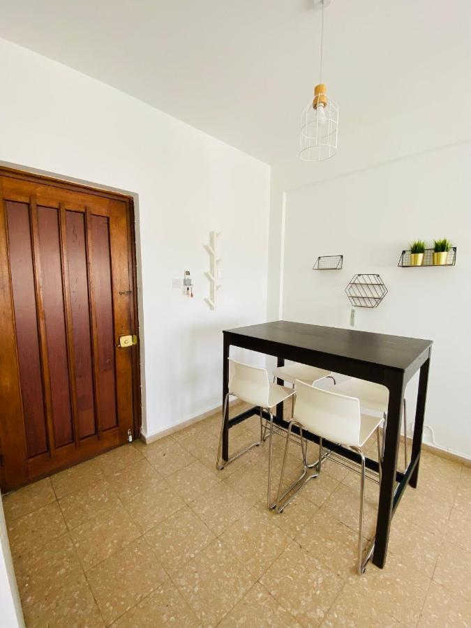Simple One Bedroom Flat In Engomi Exteriör bild